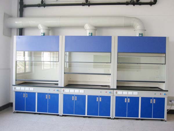 標準通風柜與管道風機安